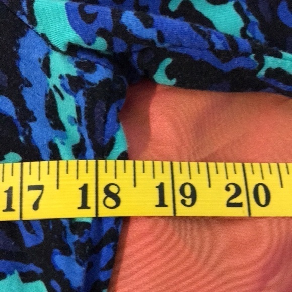 Cable & Gauge Women’s Tunic Top L Blue Green Swing Style Buttons in Back Soft - Picture 9 of 10